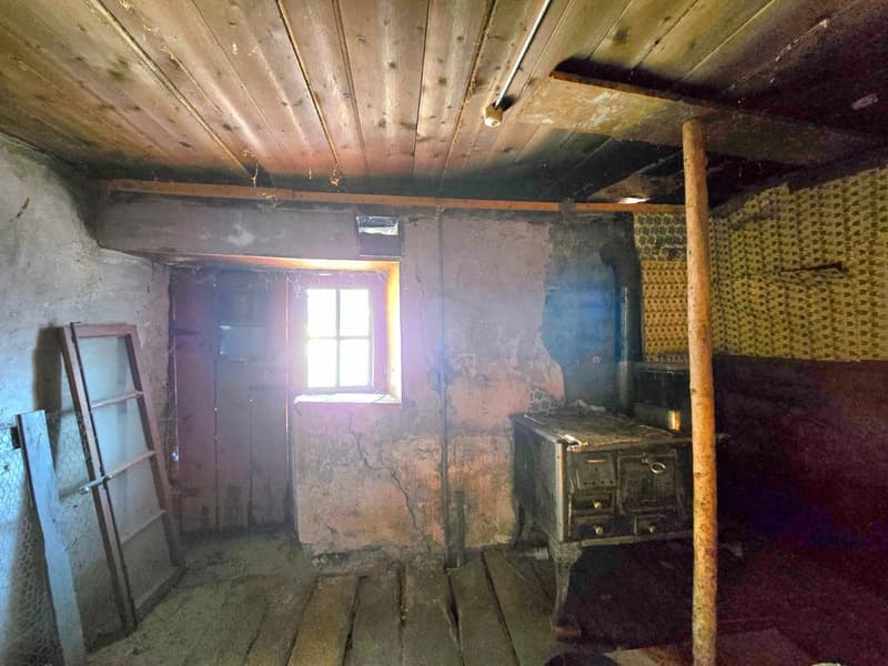 Authentic village house with 2 apartments to renovate in St-Martin (Val d’Hérens) (7)