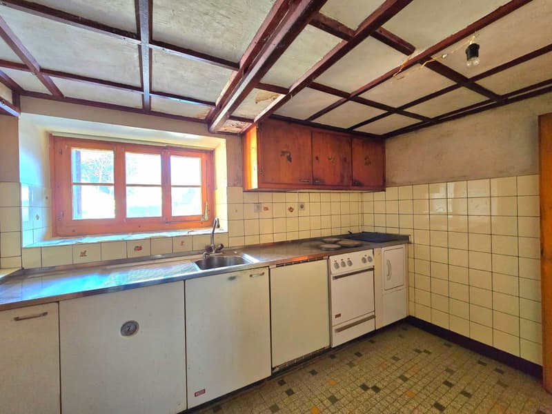 Authentic village house with 2 apartments to renovate in St-Martin (Val d’Hérens) (10)