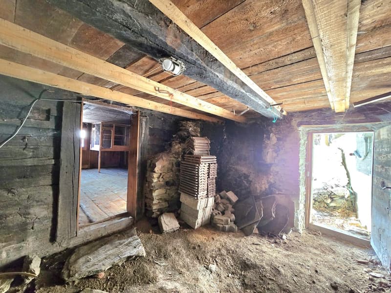 Authentic village house with 2 apartments to renovate in St-Martin (Val d’Hérens) (19)