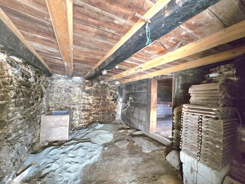 Authentic village house with 2 apartments to renovate in St-Martin (Val d’Hérens) (19)