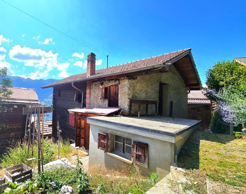 Authentic village house with 2 apartments to renovate in St-Martin (Val d’Hérens) (2)
