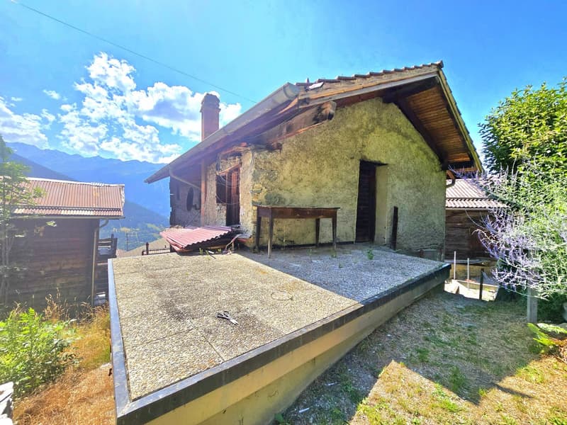 Authentic village house with 2 apartments to renovate in St-Martin (Val d’Hérens) (4)