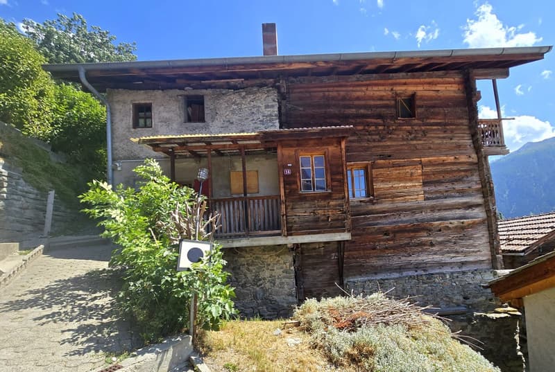 Authentic village house with 2 apartments to renovate in St-Martin (Val d’Hérens) (3)