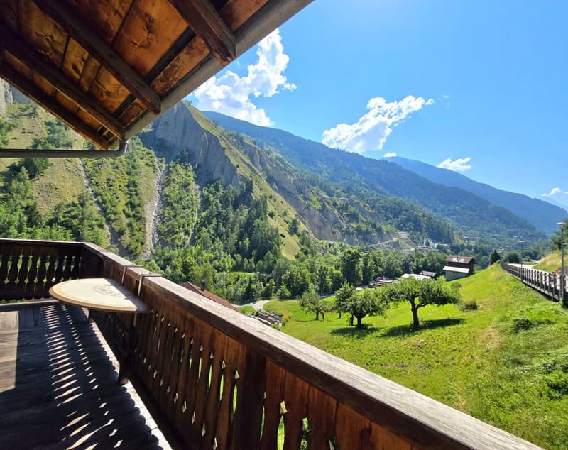 Appartements à rénover et réunir en duplex dans une authentique maison villageoise, Val d’Hérens (1)