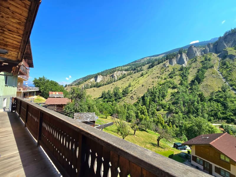 Appartements à rénover et réunir en duplex dans une authentique maison villageoise, Val d’Hérens (23)