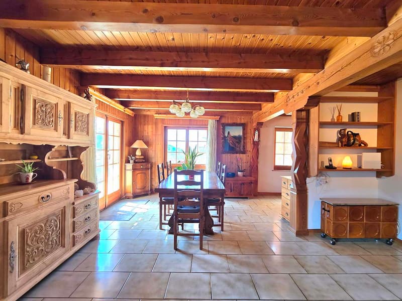 Magnifique chalet familial de 2 appartements. Annexes, extérieur, soleil et vue, Val d’Hérens (22)