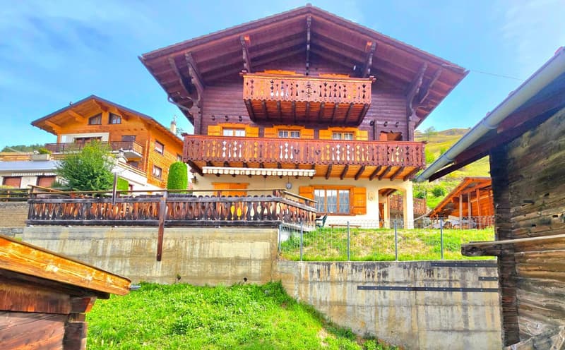 Magnifique chalet familial de 2 appartements. Annexes, extérieur, soleil et vue, Val d’Hérens (1)