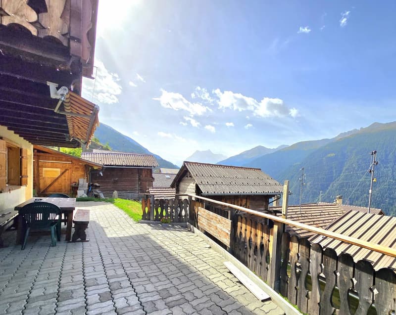 Magnifique chalet familial de 2 appartements. Annexes, extérieur, soleil et vue, Val d’Hérens (39)