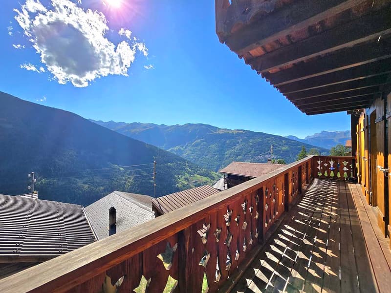 Magnifique chalet familial de 2 appartements. Annexes, extérieur, soleil et vue, Val d’Hérens (34)