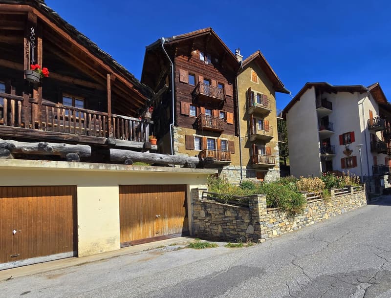 Charmant appartement à Eison (Val d’Hérens) avec vue, grand jardin et garage (18)