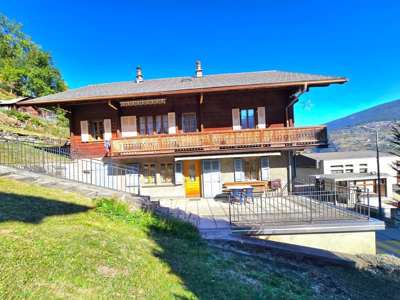 Grande maison familiale avec 2 appartements, surface commerciale, grange et extérieur à Hérémence (2)