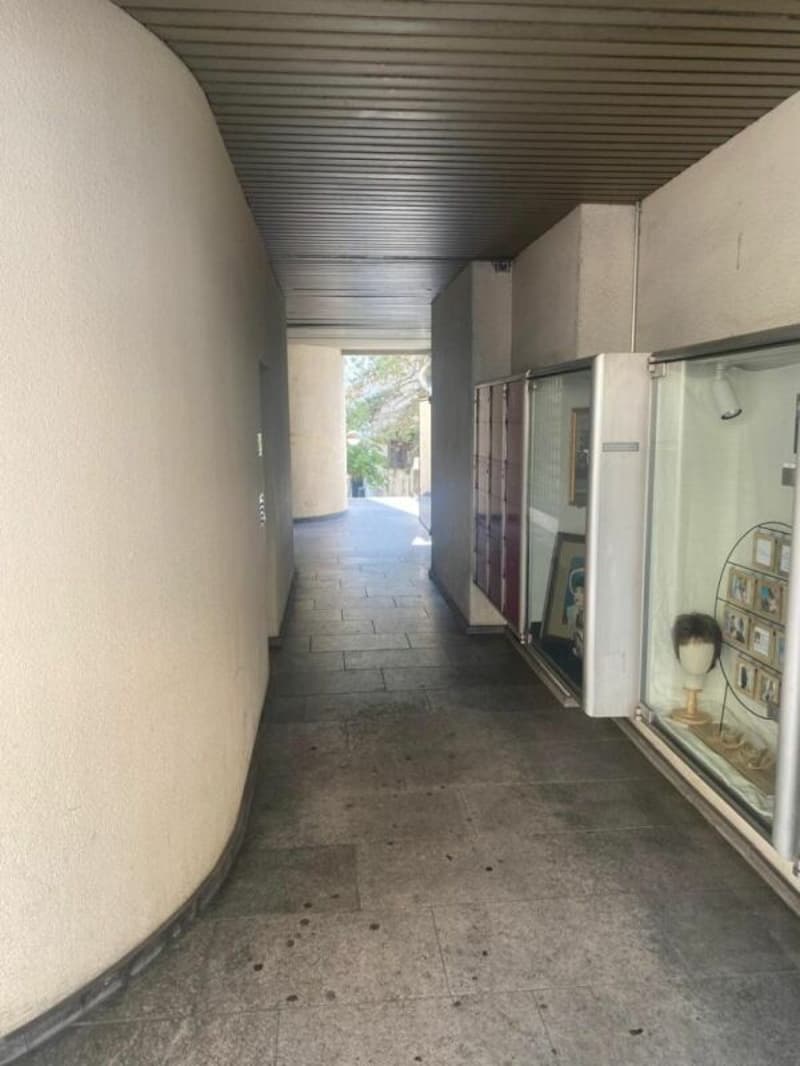 Shop 447 m2 in Peseux (13)