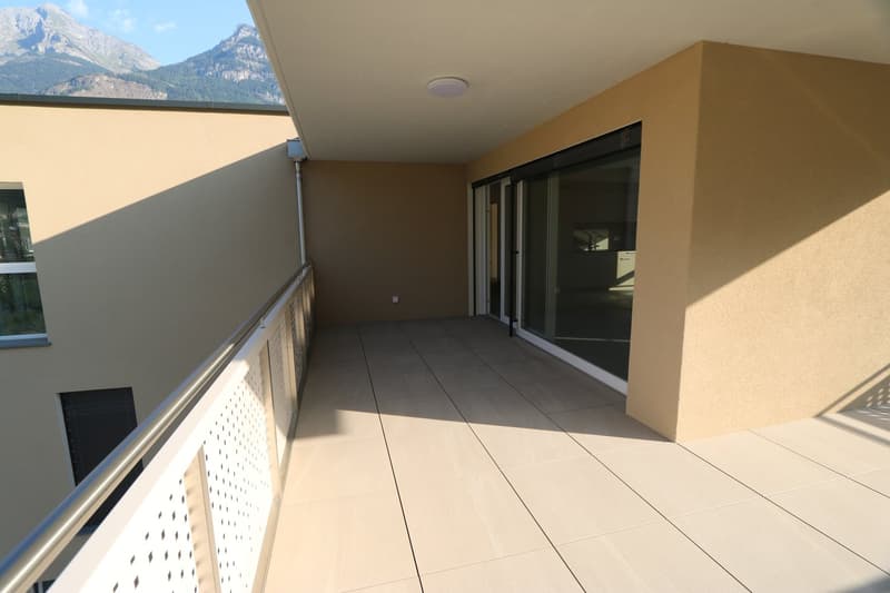 1er LOYER OFFERT ! Appartement neuf de 3.5 pièces avec balcon et vue sur les montagnes à Saxon (2)