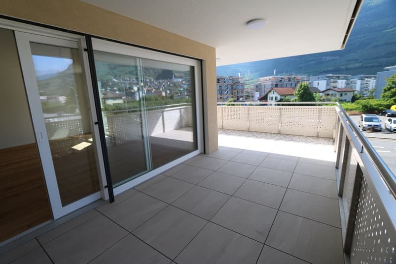 1er LOYER OFFERT ! Appartement neuf de 3.5 pièces avec balcon et vue sur les montagnes à Saxon (2)