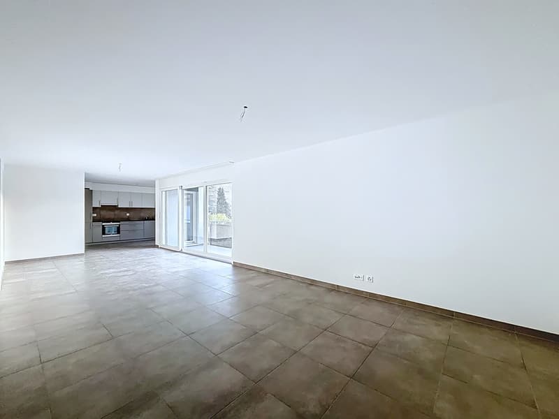 Appartement moderne de 3.5 pièces avec balcon à Saxon (2)