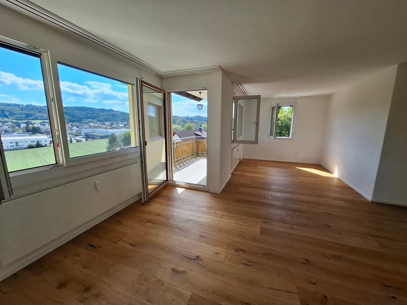 Schöne 4.5 Zimmer Wohnung mit Aussicht und Einzelgarage (15)