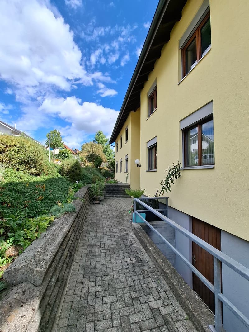 Schöne 4.5 Zimmer Wohnung mit Aussicht und Einzelgarage (17)