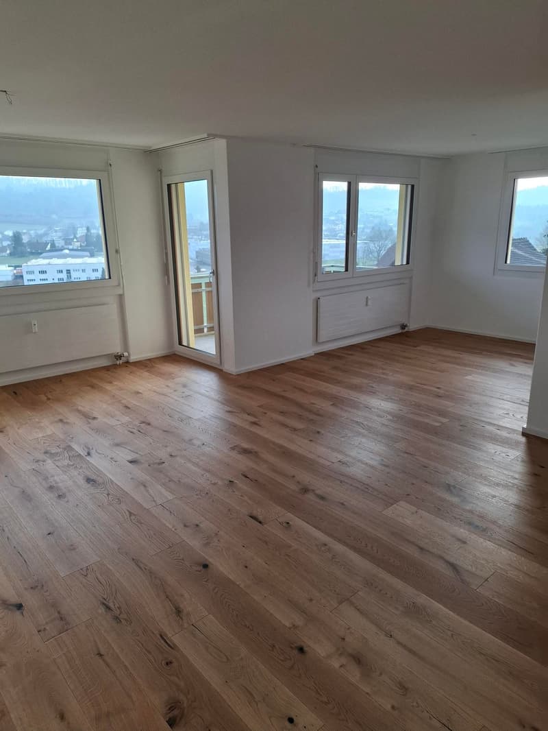 Schöne 4.5 Zimmer Wohnung mit Aussicht und Einzelgarage (4)