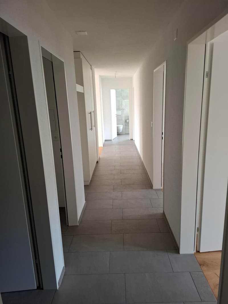 Schöne 4.5 Zimmer Wohnung mit Aussicht und Einzelgarage (14)