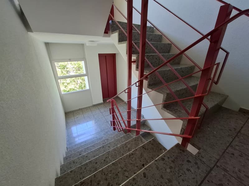 Appartamento di 3,5 locali ristrutturato con posto auto sotterraneo a Brugg (15)