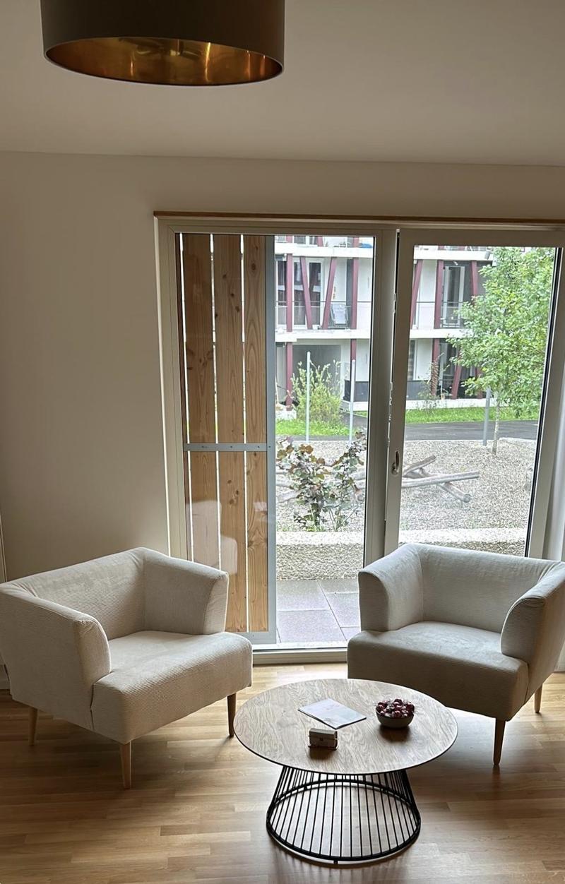 Bureaux et locaux commerciaux, précédemment utilisés comme cabinet de massage (3)