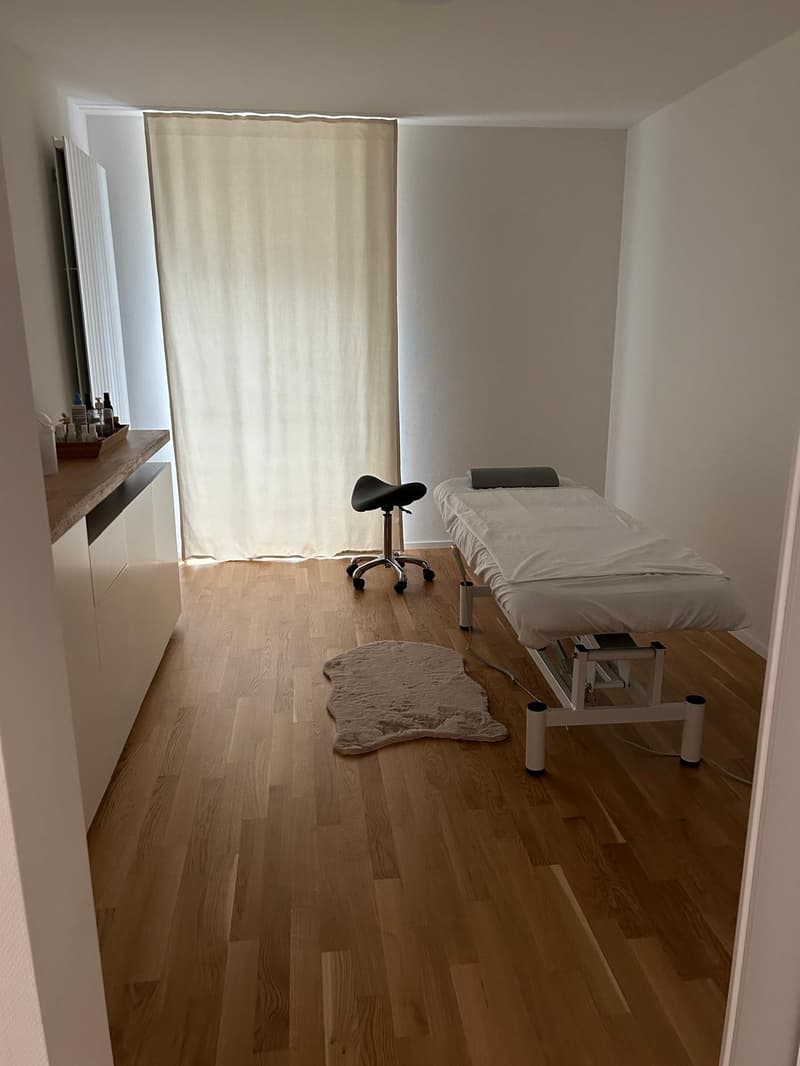 Bureaux et locaux commerciaux, précédemment utilisés comme cabinet de massage (19)