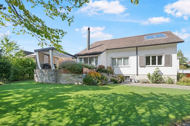 Freistehendes 5.5-Zimmer-Haus mit grosszügigem Garten in Wittenbach (2)