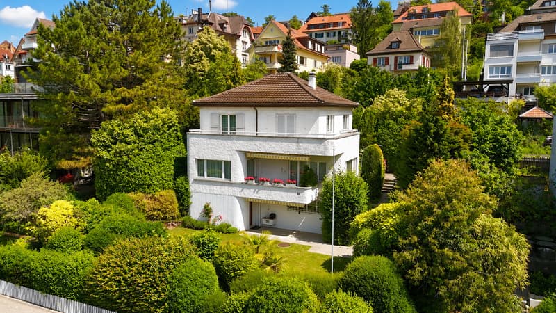 Charming single-family house in a quiet location in Zurich-Höngg (1)