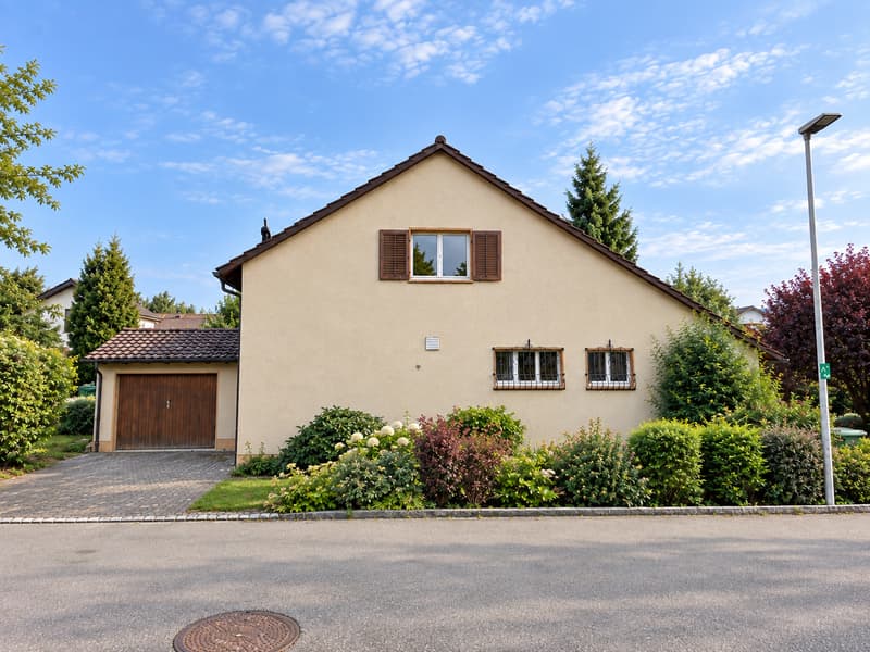 Freistehendes Einfamilienhaus in attraktiver Lage (1)
