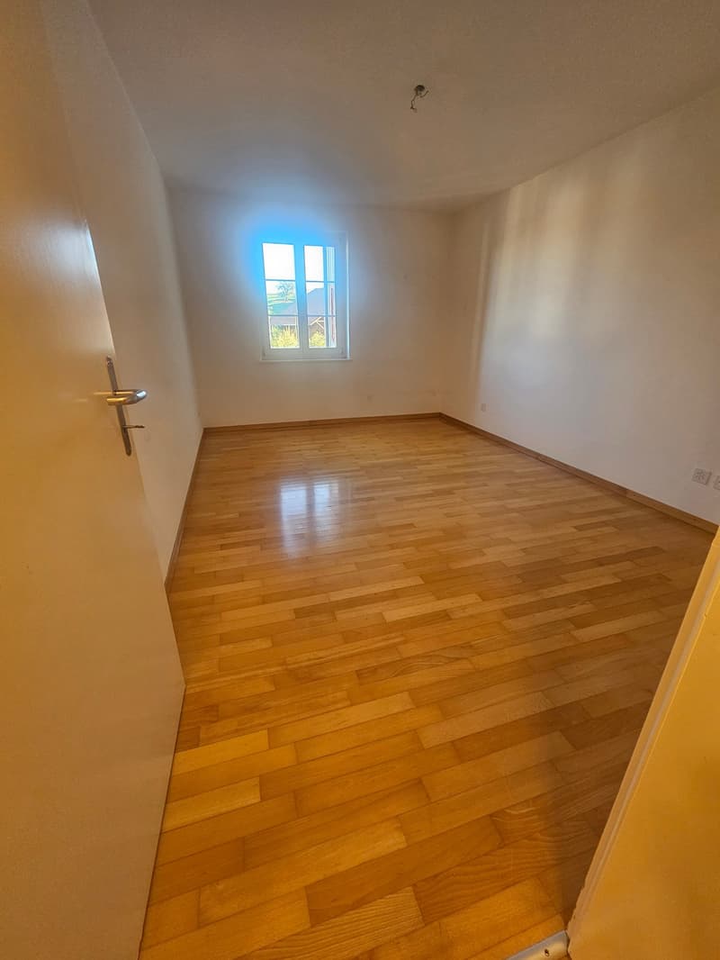 3.5-Zimmer-Wohnung mit schöner Aussicht im steuergünstigen Neerach (10)