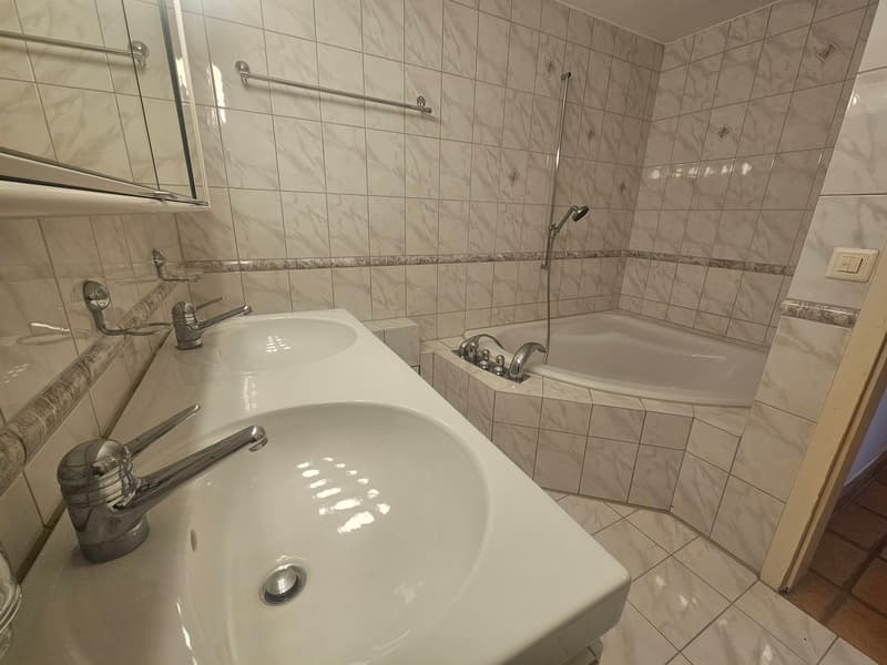3.5-Zimmer-Wohnung mit schöner Aussicht im steuergünstigen Neerach (8)