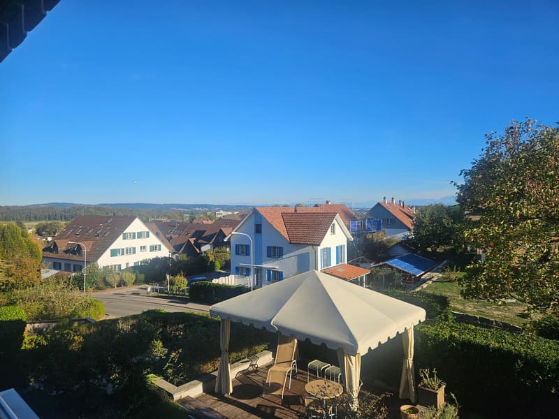 3.5-Zimmer-Wohnung mit schöner Aussicht im steuergünstigen Neerach (2)