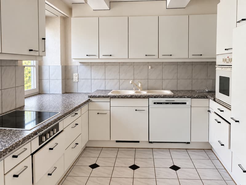 BEFRISTET 1 JAHR - Charmante 2.5-Zimmer-Wohnung im historischen Herzen von Beinwil am See (6)