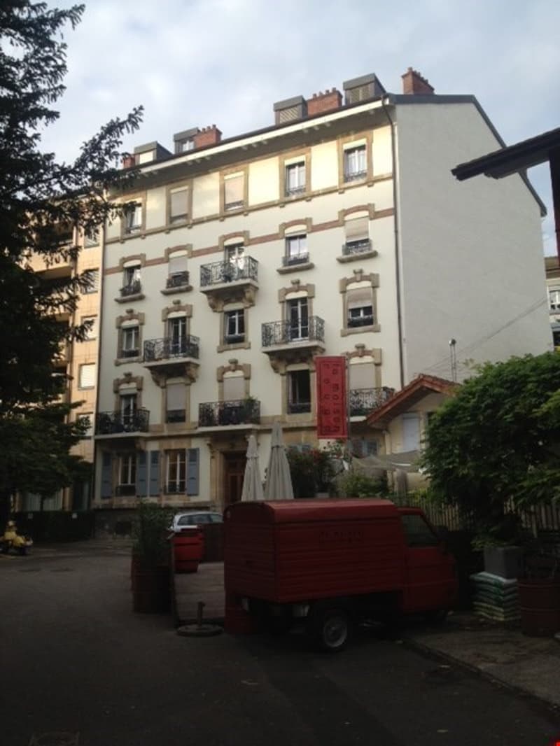 Bel appartement 3 pièces de style ancien à Carouge (1)