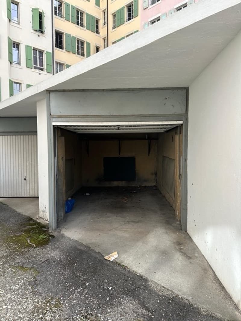 Place couverte - à rue Henri-Mussard - pour CHF 330