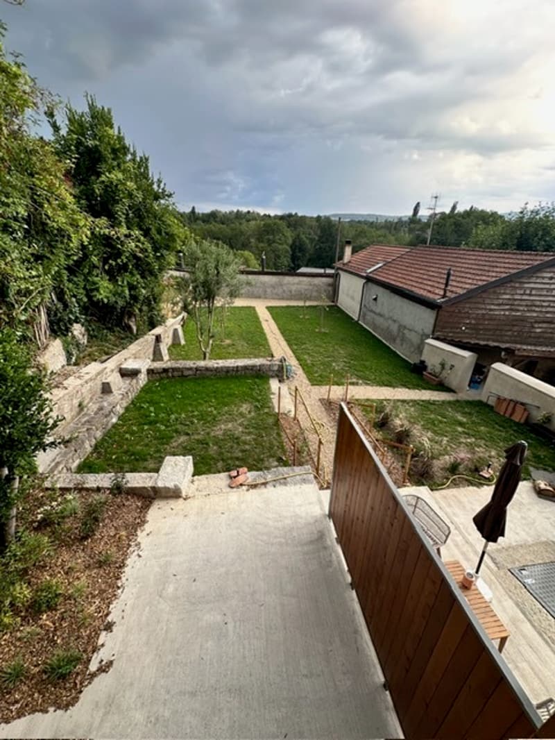 Ancienne ferme transformée en triplex de 6.5 pièces à Avusy (13)