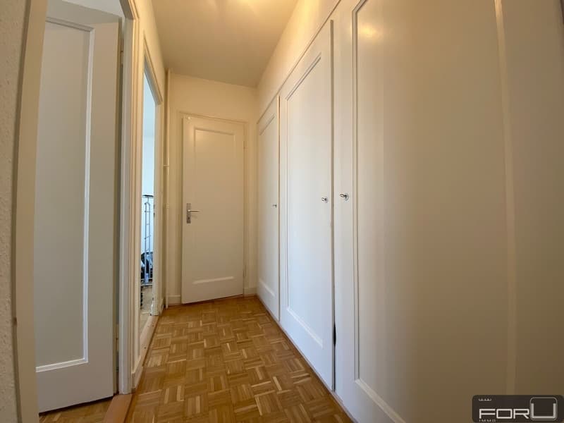 Wohnung mit 3.5 Zimmern und Balkon im Vermont-Park renoviert (5)