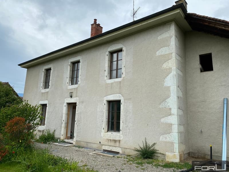 Very beautiful modern attic apartment with 5 rooms and garden in Avusy (13)