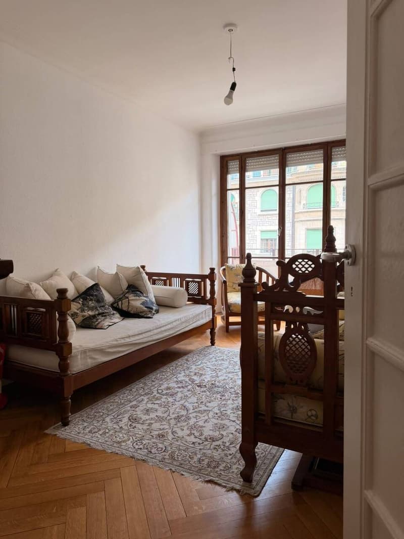 Bel appartement 4 pièces de style ancien au centre-ville de Genève (2)