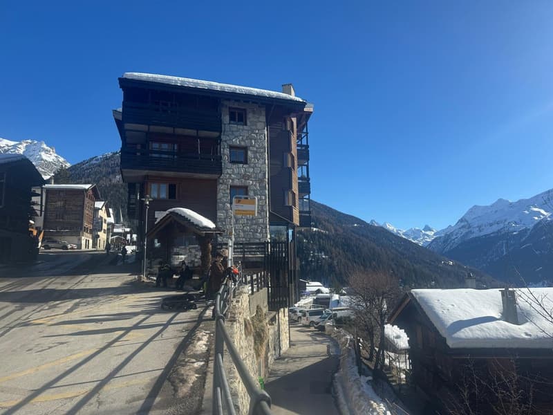 Charming 3.5-room apartment with 60m2 and breathtaking view! (2)