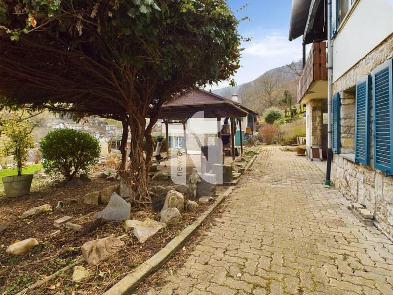 Very beautiful house with balcony, garden, far-reaching views, and development potential (2)