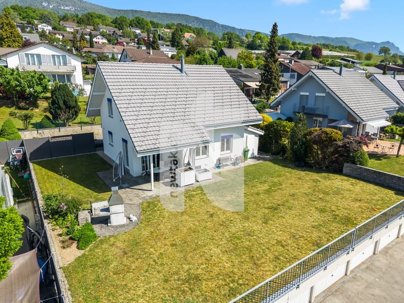Reserved: Family-friendly with garden, double garage in quiet, natural location (1)