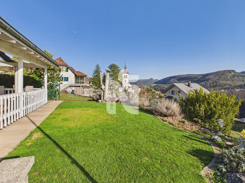 Modern renoviertes autarkes Haus mit riesiger Terrasse und atemberaubendem Ausblick (12)
