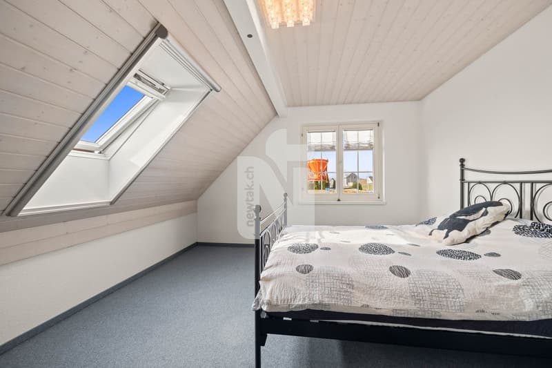 Modern renoviertes autarkes Haus mit riesiger Terrasse und atemberaubendem Ausblick (10)