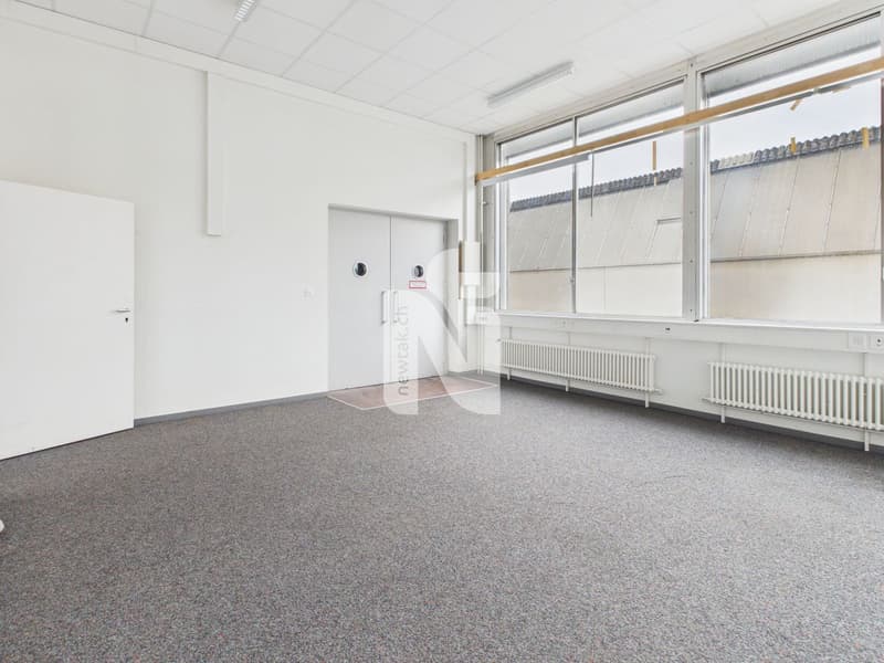 Étages de bureaux et d'activités avec infrastructure logistique professionnelle (7)