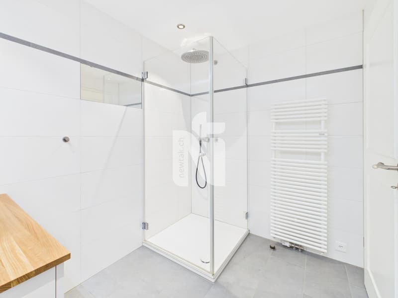 Appartamento di 2,5 locali ristrutturato con charme rustico e balcone in posizione centrale a Liestal (10)