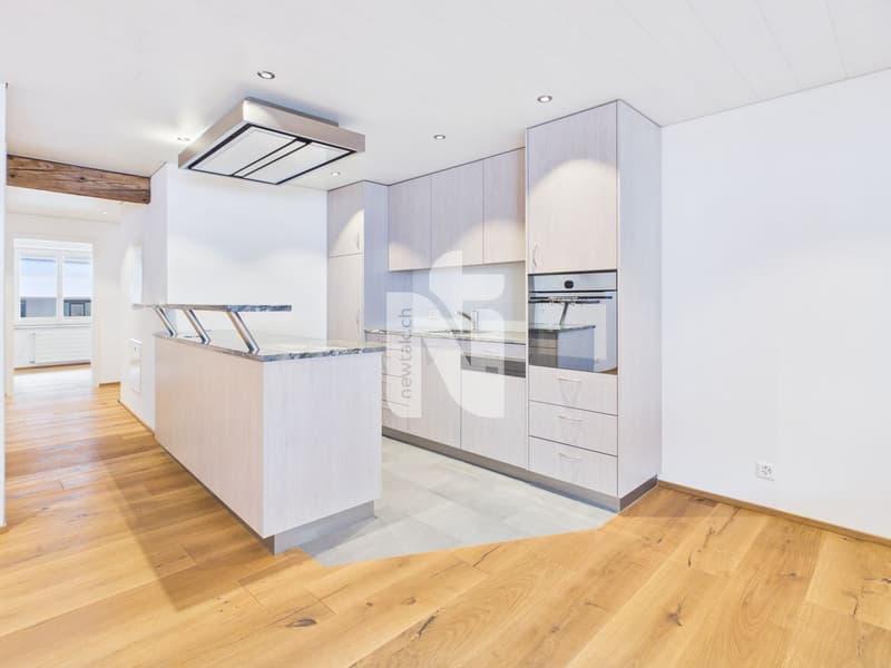 Appartamento di 2,5 locali ristrutturato con charme rustico e balcone in posizione centrale a Liestal (3)