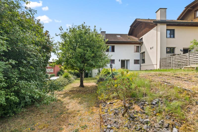 Family-friendly semi-detached house with two garden areas and beautiful views (2)