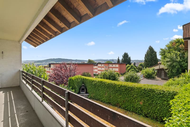 Family-friendly semi-detached house with two garden areas and beautiful views (11)