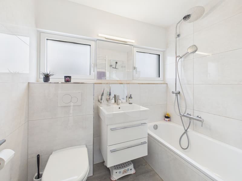 Family-friendly, modern, and ready to move in - with garden and view of the unobstructable green (11)